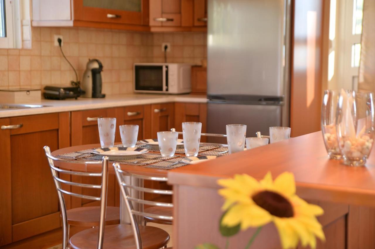 Domelia'S Luxury Apartments Near Airport & Beach أرتيميدا المظهر الخارجي الصورة